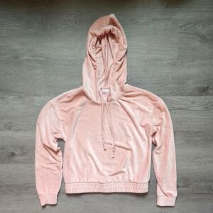 No Boundaries Junior's Pink Ribbed Velour Long Sleeve Crop Pullover Hoodie Small